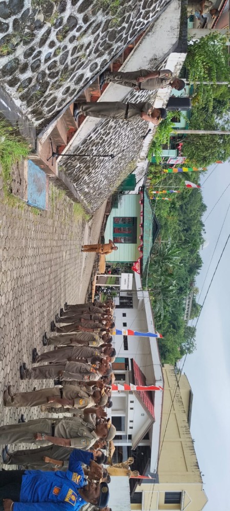 Apel Pagi dilingkungan Satuan Polisi Pamong Praja di Pimpin Oleh Plt. Kasat Pol PP Provinsi Papua, Senin 01 September 2025