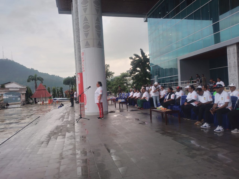 PAMWAL PJ SEKDA DALAM RANGKA APEL DAN JALAN SANTAI MEMPERINGATI HARI OLAHRAGA NASIONAL KE-42 TAHUN 2025