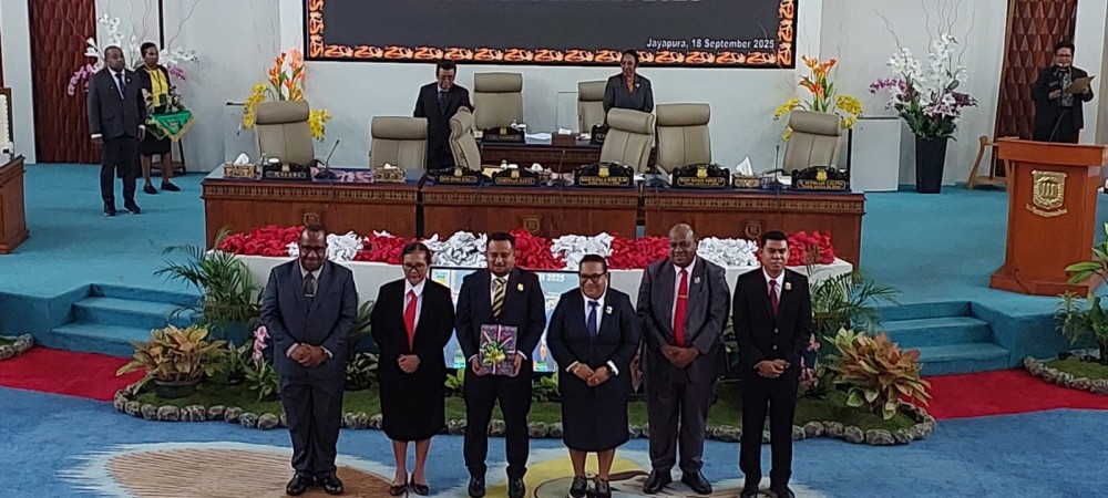 PAMWAL PJ. SEKDA PAPUA DALAM RANGKA PEMBUKAAN RAPAT PARIPURNA PENETAPAN RAPERDASI TENTANG PERUBAHAN APBD TAHUN ANGGARAN 2025