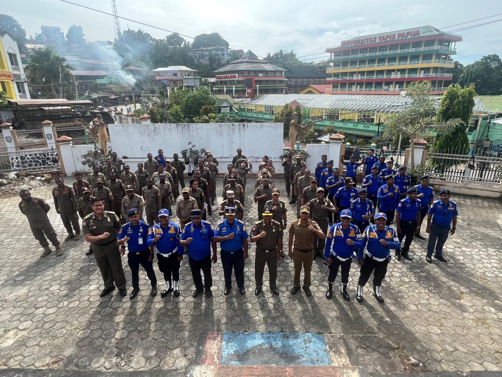 Apel Pagi dan Pengukuhan Anggota PTI DAMKAR Oleh Plt. KASAT POL PP Provinsi Papua