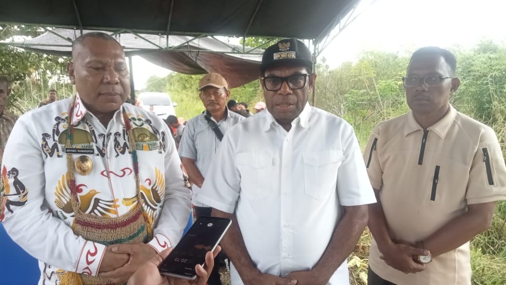 Pamwal Wakil Gubernur Papua dalam rangka Penyerahan Ternak Sapi di Kab. Keerom