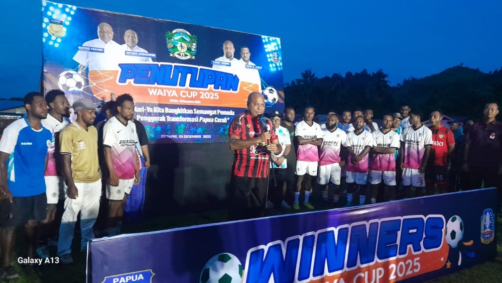 Pamwal Gubernur Papua dalam rangka Menyaksikan Penutupan Pertandingan Bola Waiya Cup 2025.